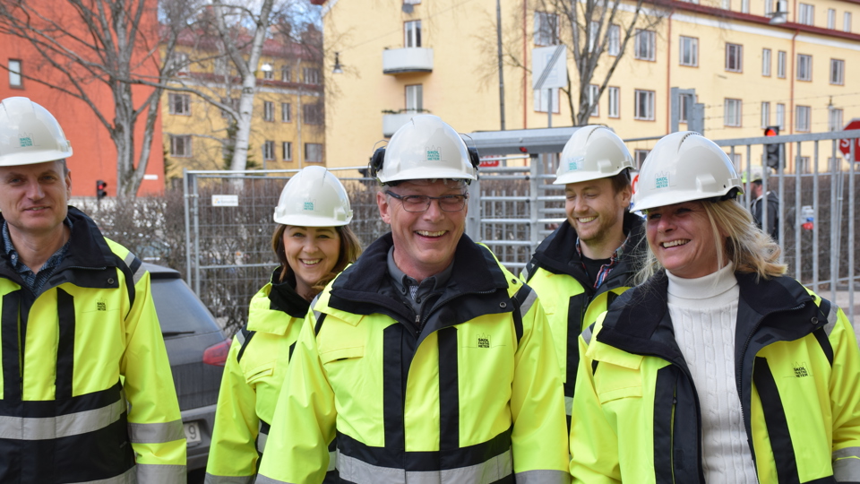 Arbetare på Skolfastigheter på platsbesök