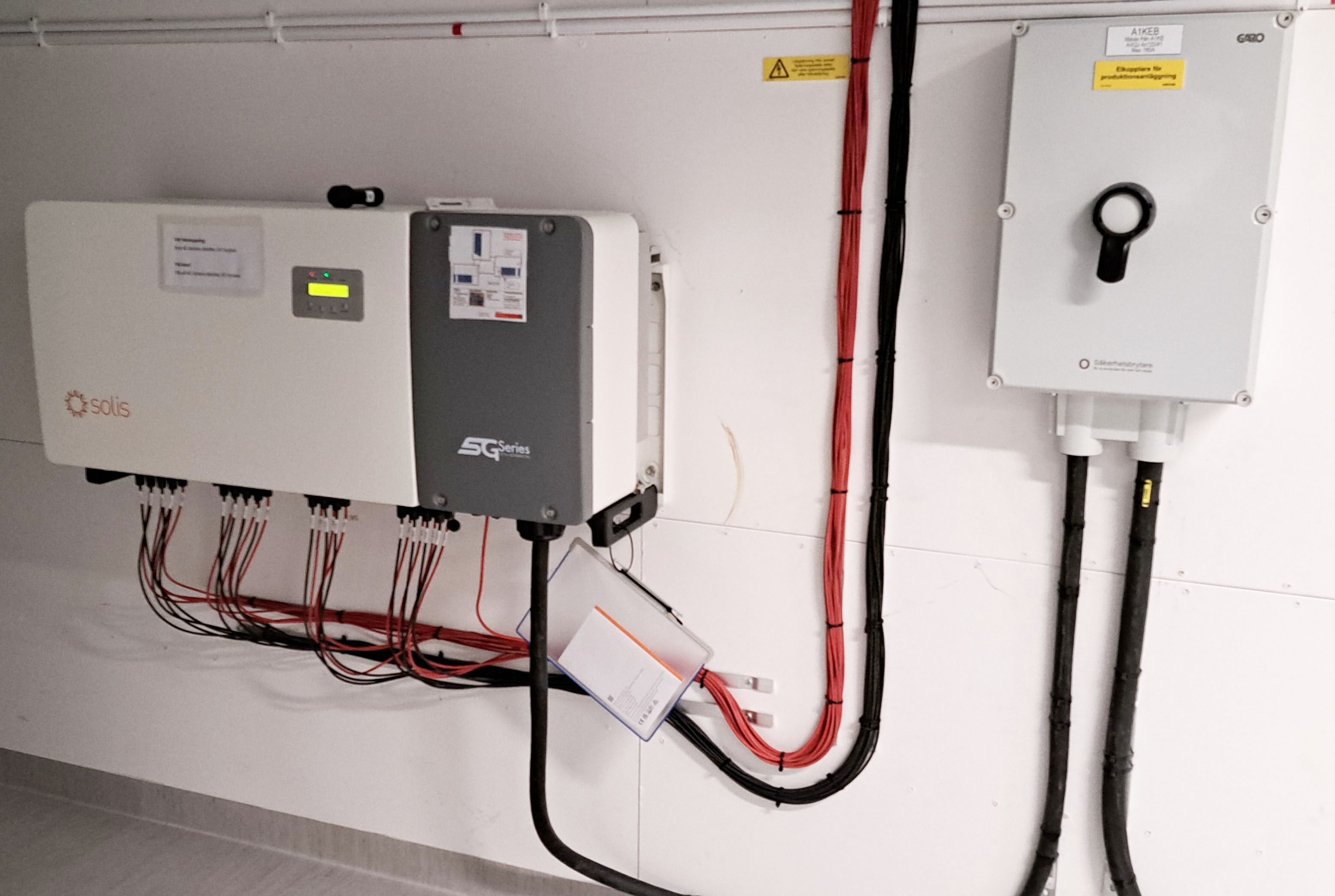 Solcellsanläggning på skola.