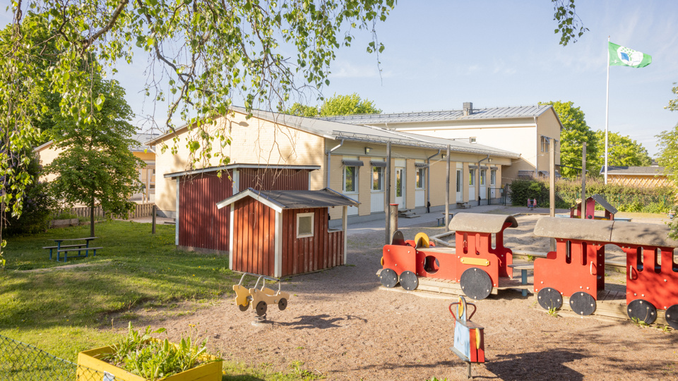 Höganas Förskolas skolgård och byggnad