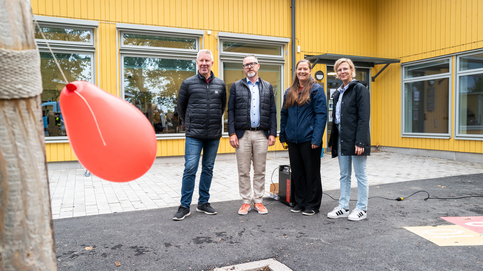 Bild på medverkande vid invigning av Lövstalöts nya förskola