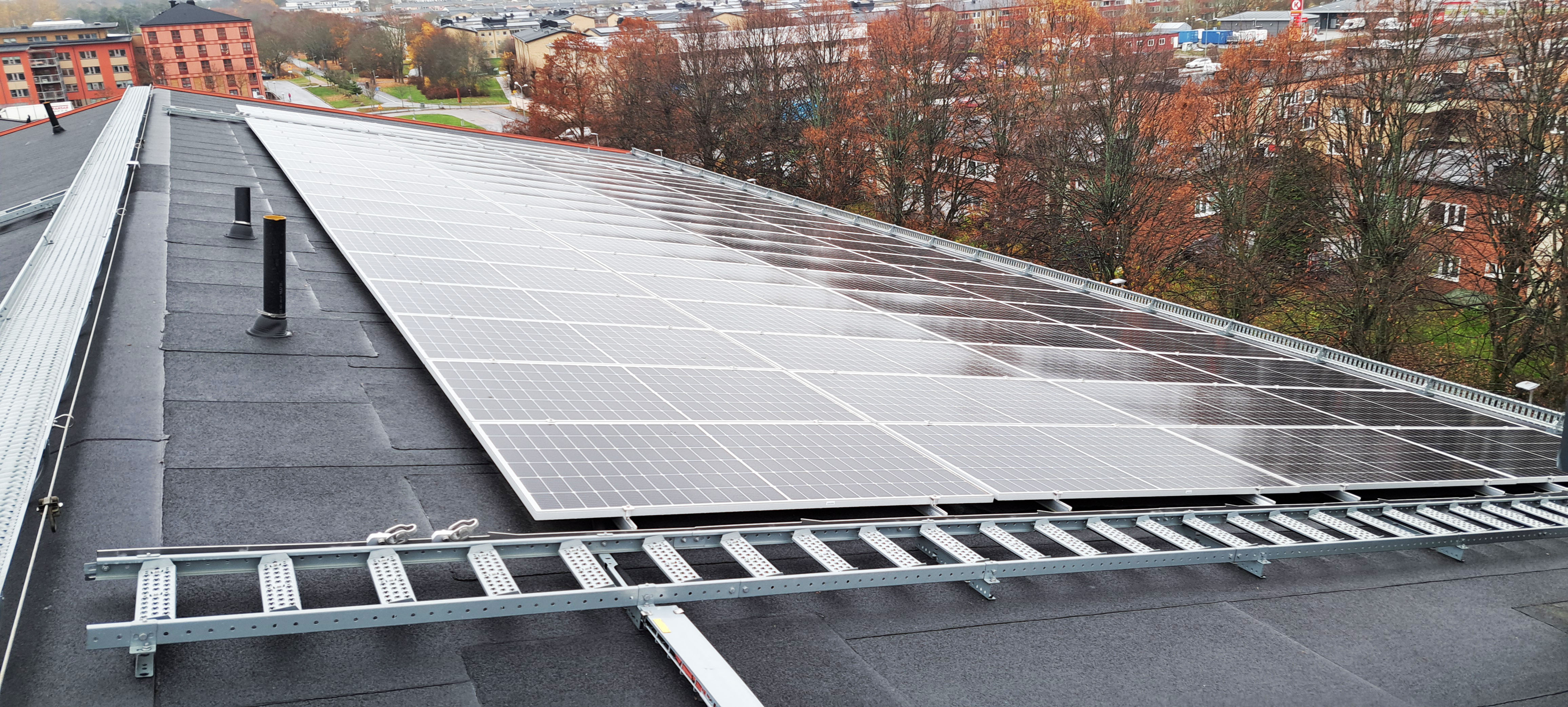 Nymonterad solcellsanläggning på Kvarngärdesskolan.