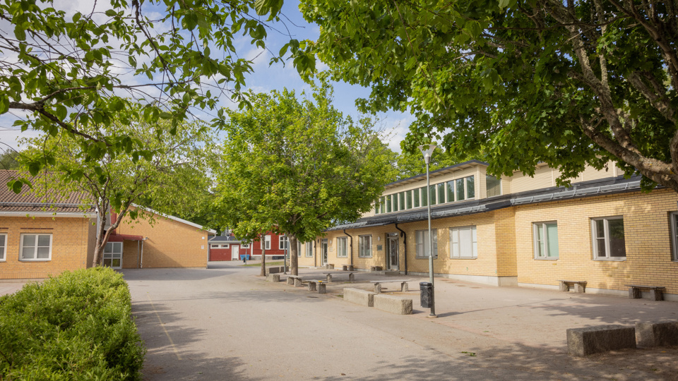 Gåvsta skola skolgård och anläggningar